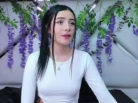 Snapshot of liinzy_rouse69 chatting on 12.18.25 liinzy rouse69 online show from 12.18.25