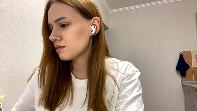 Snapshot of BerrySonya chatting on 12.02.25 BerrySonya online show from 12.02.25