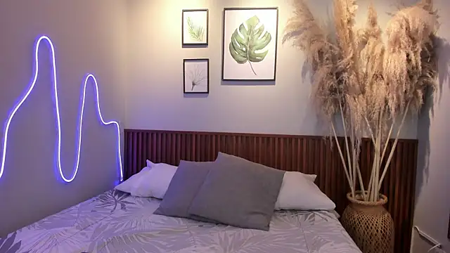 MIAROGGERSS online show from 12.16.25