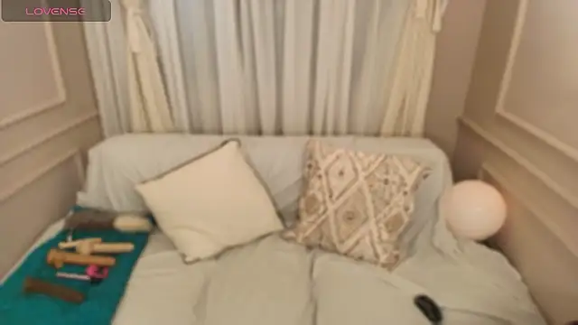 Sarah rossi  online show from 01.17.26