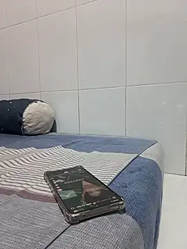 felicity chloe online show from 04.02.26