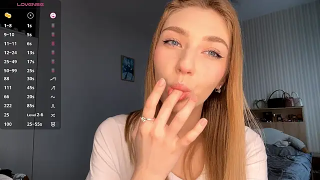 Snapshot of AveryBerkson chatting on 03.26.26 AveryBerkson online show from 03.26.26