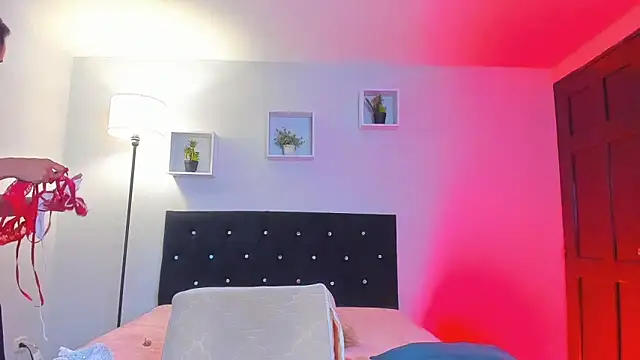 Snapshot of Victoria_Rose_ chatting on 04.30.26 Victoria Rose online show from 04.30.26