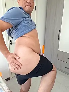 Snapshot of a_jie chatting on 12.03.25 a jie online show from 12.03.25