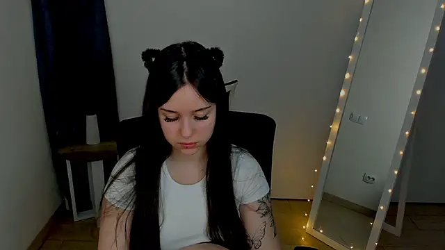 Snapshot of Lilu_May chatting on 05.06.26 Lilu May online show from 05.06.26