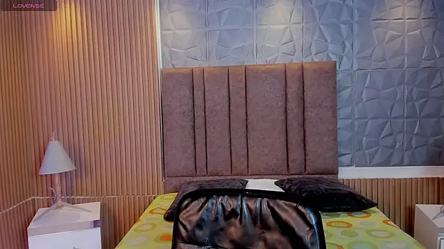 TiffanyHoustton online show from 04.07.26