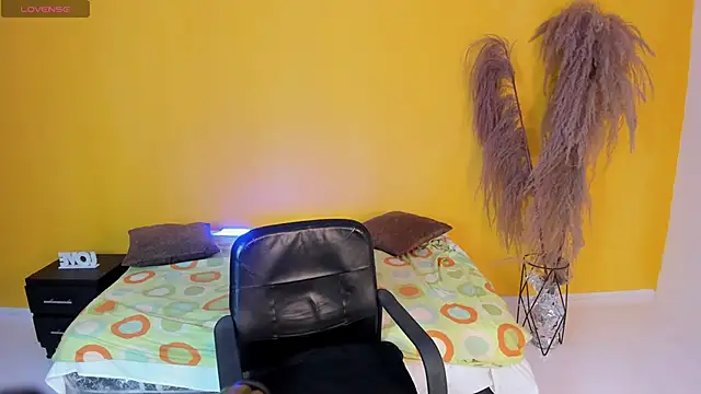 TiffanyHoustton online show from 04.21.26