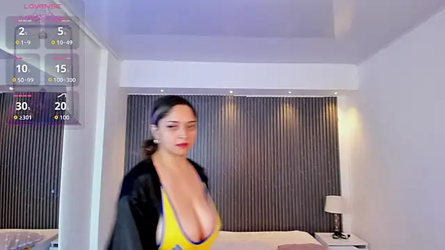 Snapshot of TiffanyHoustton chatting on 06.27.26 TiffanyHoustton online show from 06.27.26