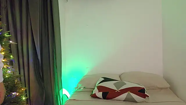 Snapshot of Aregoe_Art chatting on 12.22.25 Aregoe Art online show from 12.22.25