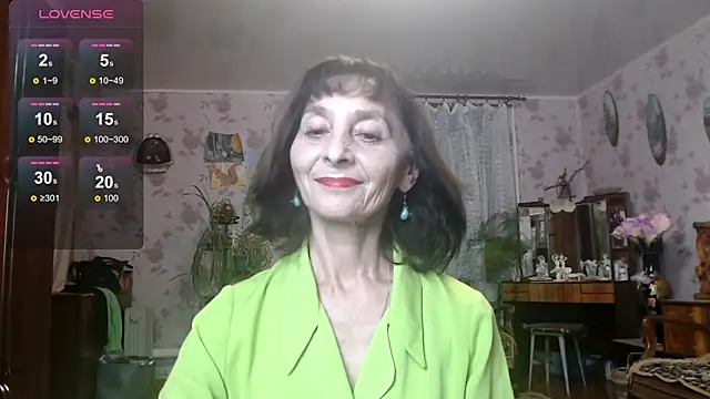 Snapshot of Angelina-Missteria chatting on 12.17.25 Angelina-Missteria online show from 12.17.25