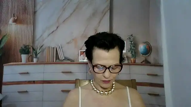 Snapshot of Luna-Hot0802 chatting on 04.06.26 Luna-Hot0802 online show from 04.06.26