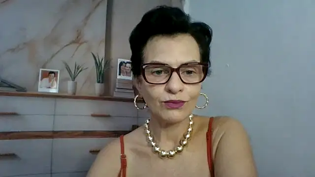 Snapshot of Luna-Hot0802 chatting on 04.09.26 Luna-Hot0802 online show from 04.09.26
