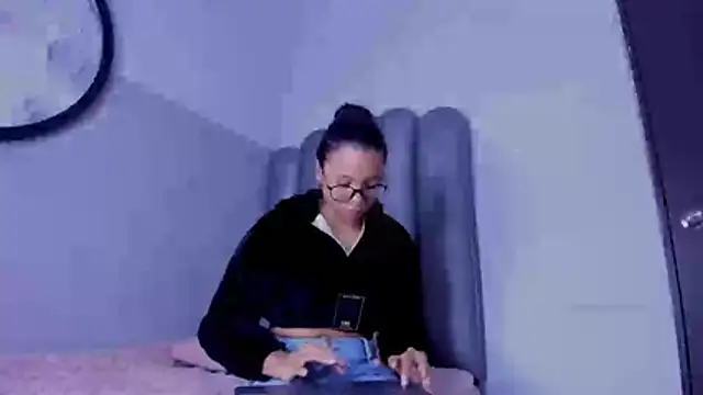 Snapshot of pitufa- chatting on 02.23.26 pitufa- online show from 02.23.26