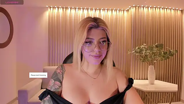 Snapshot of MadisonKane chatting on 06.15.26 MadisonKane online show from 06.15.26