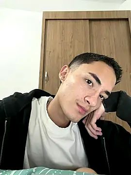 Snapshot of wal_jones chatting on 12.04.25 wal jones online show from 12.04.25