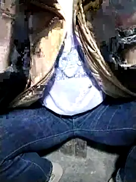 Snapshot of muutoo chatting on 12.19.25 muutoo online show from 12.19.25