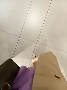 Snapshot of Baby-Linh chatting on 12.21.25 Baby-Linh online show from 12.21.25