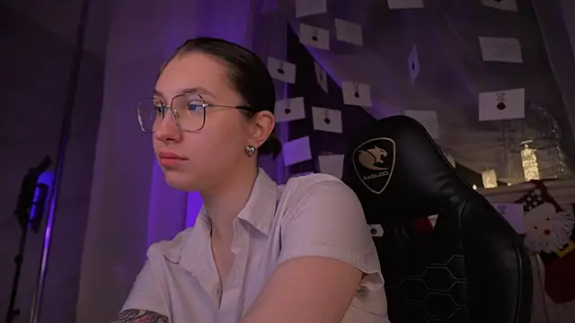 hi evie online show from 12.21.25