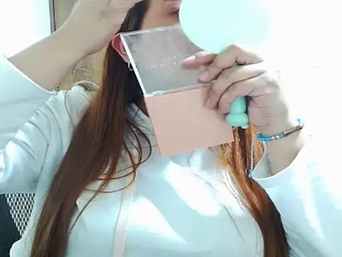 Snapshot of Ammy_pearsn chatting on 12.15.25 Ammy pearsn online show from 12.15.25