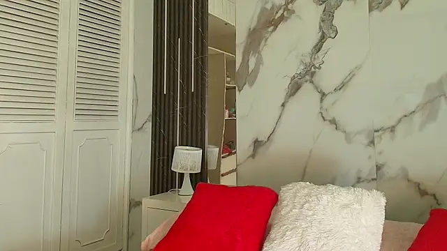 BellaHarpeer online show from 04.14.26