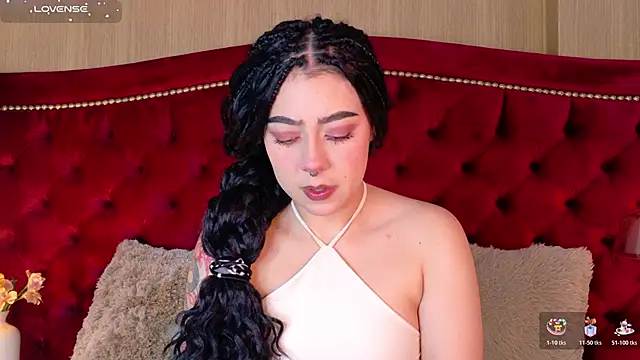 Snapshot of TaniaRedd_ chatting on 12.17.25 TaniaRedd online show from 12.17.25