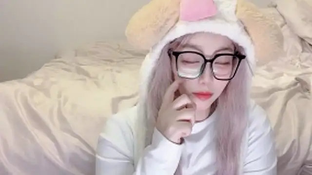 Snapshot of fayebabe chatting on 12.15.25 fayebabe online show from 12.15.25