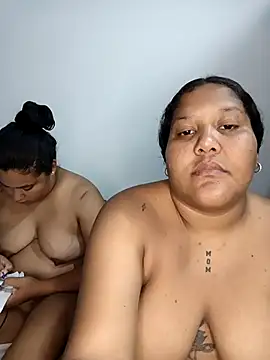 Snapshot of VaneandRossy chatting on 04.29.26 VaneandRossy online show from 04.29.26