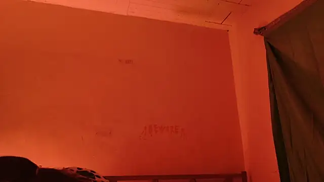 Snapshot of MoonLipsON- chatting on 05.17.26 MoonLipsON- online show from 05.17.26