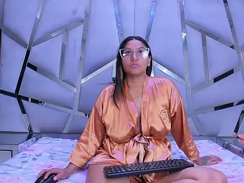 LunaaRousee online show from 01.11.26