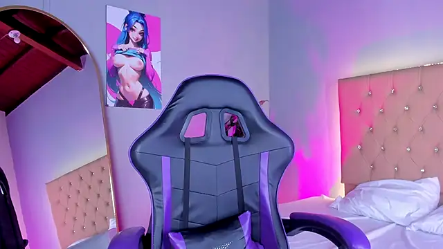 EmmaLawrence  online show from 12.14.25