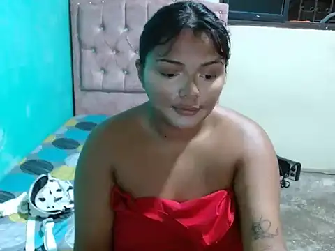 Snapshot of caro_lil chatting on 04.27.26 caro lil online show from 04.27.26