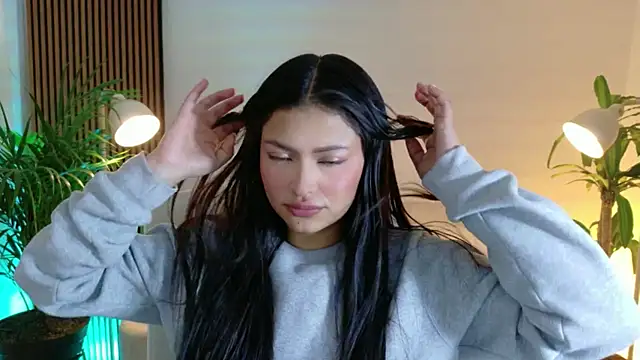 Snapshot of victoria___moon chatting on 01.08.26 victoria moon online show from 01.08.26