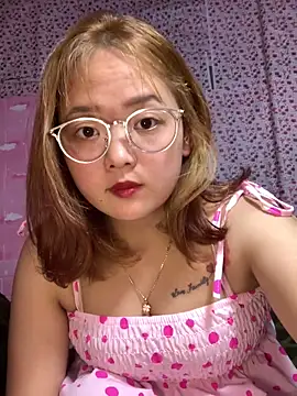 Snapshot of Samsam-006 chatting on 12.21.25 Samsam-006 online show from 12.21.25