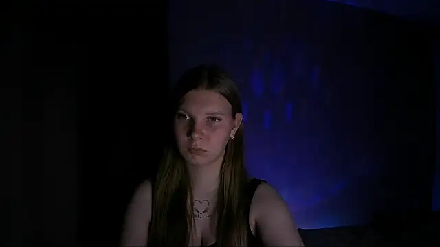 nelli lux  online show from 12.04.25