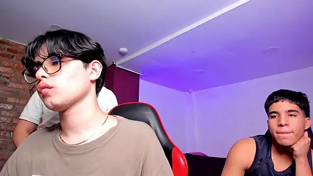 HotThreesoome online show from 02.27.26