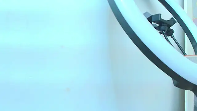 Snapshot of AprillRoss chatting on 12.20.25 AprillRoss online show from 12.20.25