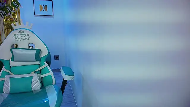 Snapshot of Babe_kiitty chatting on 12.19.25 Babe kiitty online show from 12.19.25