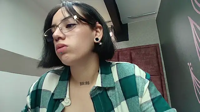 Snapshot of Kiara_Fox__ chatting on 04.28.26 Kiara Fox online show from 04.28.26