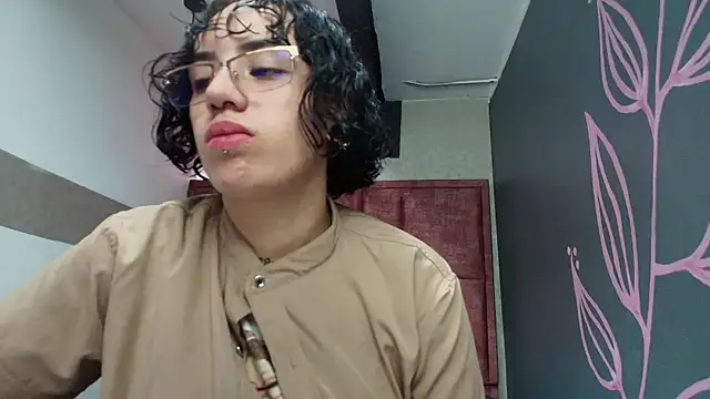 Snapshot of Kiara_Fox__ chatting on 05.02.26 Kiara Fox online show from 05.02.26