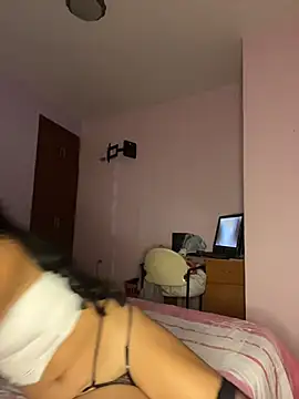 Snapshot of _Laurentt_ chatting on 02.14.26 Laurentt online show from 02.14.26