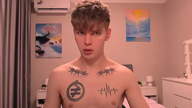 Snapshot of Fredd_Xanders chatting on 12.18.25 Fredd Xanders online show from 12.18.25