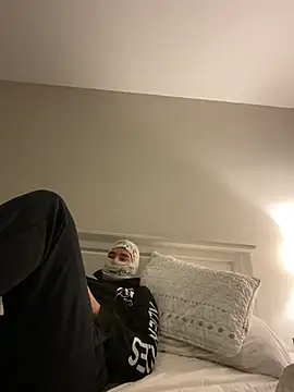 Snapshot of phantom898983 chatting on 02.25.26 phantom898983 online show from 02.25.26