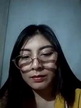 Snapshot of Paerl-sweet chatting on 12.17.25 Paerl-sweet online show from 12.17.25