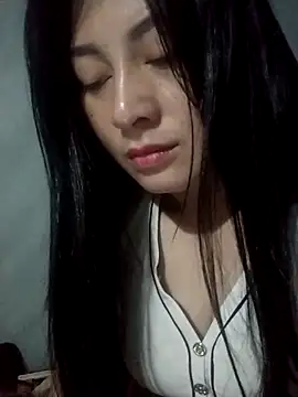 Snapshot of Paerl-sweet chatting on 12.20.25 Paerl-sweet online show from 12.20.25