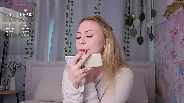 Snapshot of kaity_berry chatting on 02.26.26 kaity berry online show from 02.26.26