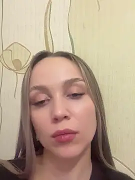 Snapshot of AnnaRow chatting on 12.14.25 AnnaRow online show from 12.14.25