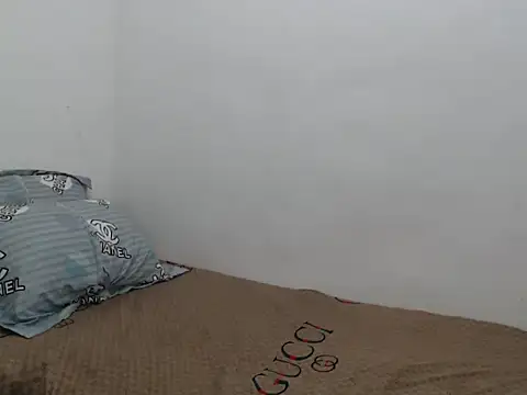 Snapshot of Belle2556 chatting on 12.22.25 Belle2556 online show from 12.22.25