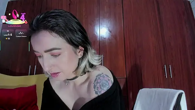 Snapshot of carly_grasso chatting on 02.11.26 carly grasso online show from 02.11.26