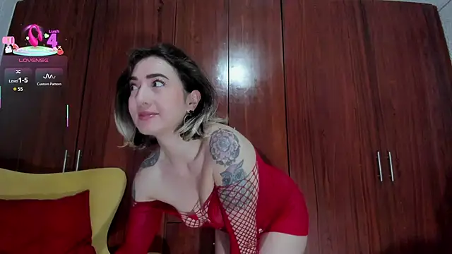 Snapshot of carly_grasso chatting on 02.17.26 carly grasso online show from 02.17.26