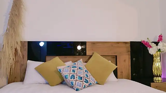 LucyHanks online show from 03.25.26